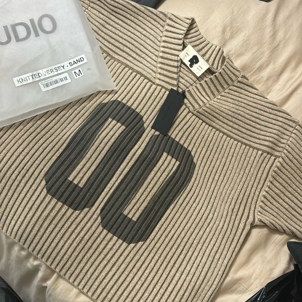 Saalt studio in sand sold out